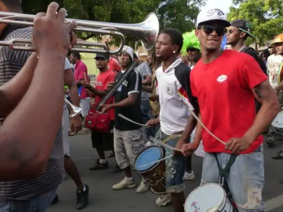 Pauken und Trompeten beim Karneval in Mindelo