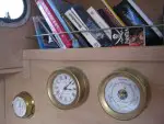 Barometer und Bordbibliothek