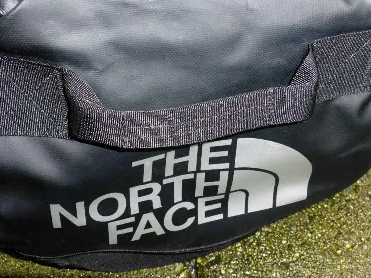 Base Camp Duffel Test Seitengriff