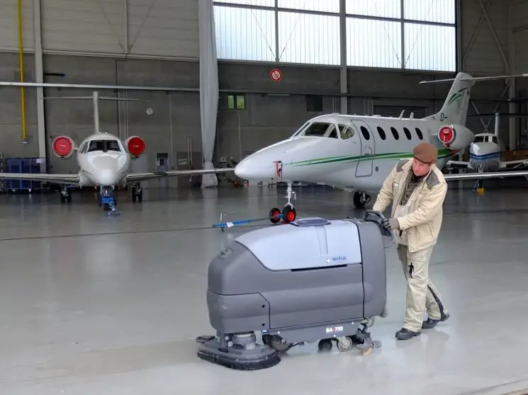 Arbeiten im Hangar Losberg