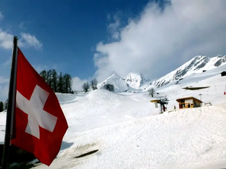 Solarlift Skigebiet Tenna Schweiz