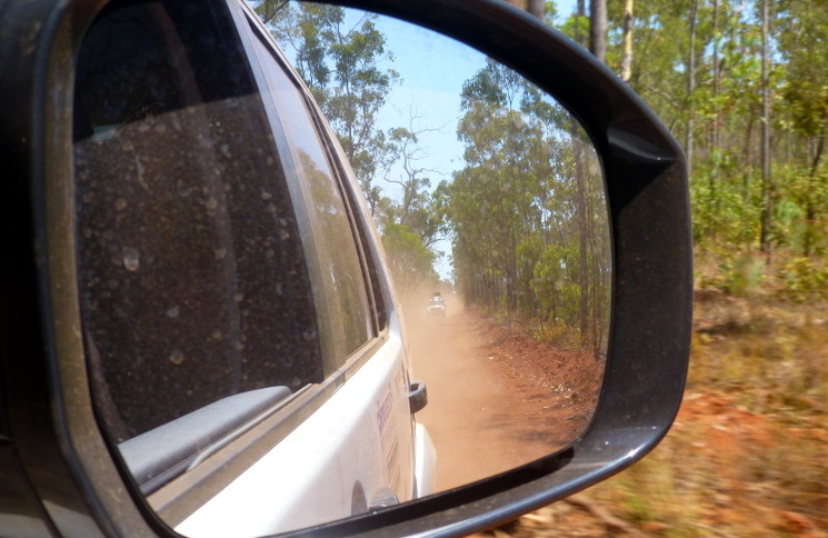 Land Rover Experience Australien Staub im Rückspiegel
