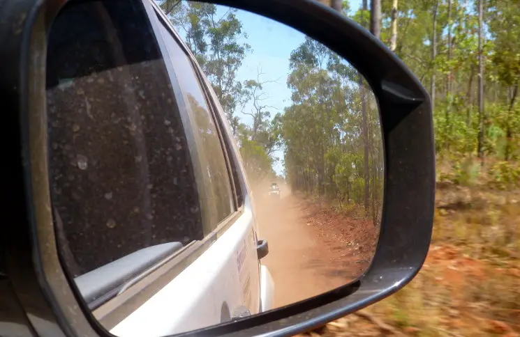 Land Rover Experience Australien Staub im Rückspiegel