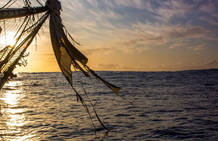 Reisen per Segelboot: Zerfetztes Segel