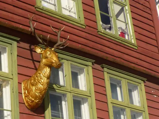 Bryggen Bergen Hirsch Figur