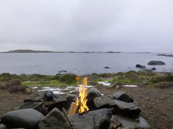 Lagerfeuer beim Wandern auf den Vesteralen