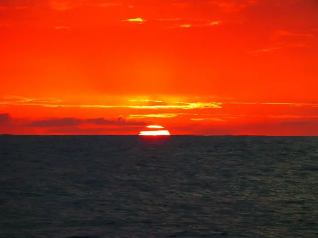 Rot: Sonnenuntergang über dem Atlantik