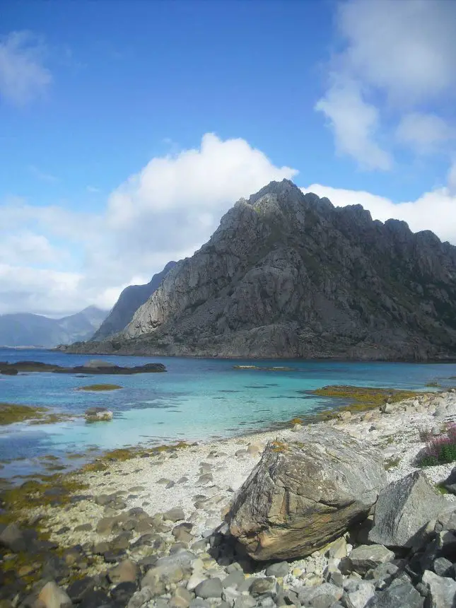 lofoten-norwegen-meer-berge