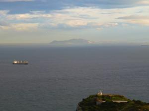 Die Straße von Gibraltar, im Hintergrund Marokko